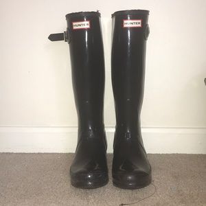 TALL GLOSSY HUNTER RAIN BOOTS